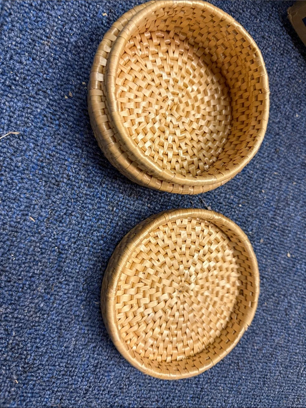 N/A handwoven round